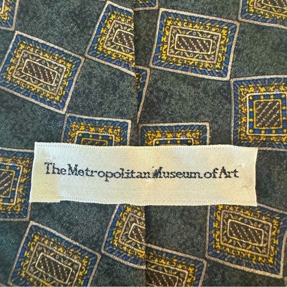 Metropolitan Museum Of Art Silk Tie - Picture 2 of 12